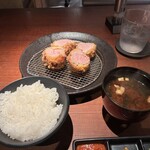 とんかつ ここまでやるか。 - 