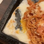 カフェテラスロワール - 鉄板の熱し方が足りないので卵も生焼けなのに焦げ付いていますね。