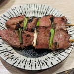 和風もつ料理 あらた - タン串焼き