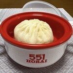 551蓬莱 JR大阪駅中央口店 - 豚まんをレンジセイロで♪