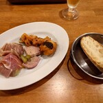 Galop - 前菜盛り合わせ。パンひとつまで抜かりなく旨い。