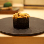 鮨かみなり - 福岡 赤雲丹（軍艦）