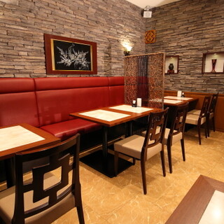 木と石を活かしたお洒落な空間◆幅広いシーンに柔軟に対応可