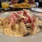 東京基地 吉祥寺店 - 生ハムときのこのクリームパスタ
