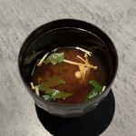 立ち喰い鮨 人人 - お味噌汁