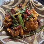 琉球中華食堂　ホットボックス - ラーズーチー　辣油の鶏　　880 もっと鶏食べたかった