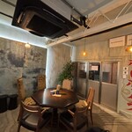 琉球中華食堂　ホットボックス - 円卓