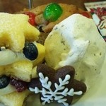 カレルチャペックスウィーツ - クリスマスアフタヌーンティーセット（上段）