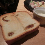 甚九郎 - イチジク入りのトースト。