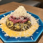 オクユカシ - 鉄板カルボ和牛焼き飯(税込2475円)