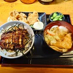 炭屋 - 料理写真:メニューは建物入口前で確認していて

Cはまだ、注文した事が無かったから

●C. プチうな丼うどんセット＋からあげ3コ　1,500円

を注文してみた