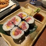 旬菜鮮魚と旨い酒　八右衛門 - トロたく巻。リピ確定！