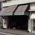 新逗子駅北口の直ぐ側です。