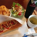 HOT DOG CAFE Logy  - ロジーランチ（ロジードッグ＋サラダ＋スープ＋ポテト＋からあげ）800円＋辛口ジンジャエール100円