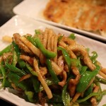 ひげ - 豚肉とピーマンの炒め