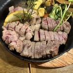 スペインバル BONITA - ラムのプランチェ　アンガス牛のプランチェ