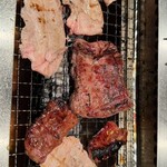 焼肉食べ放題 カルビとタン - 