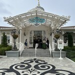 クリスタルパレス レストラン - 明治がスポンサーです