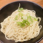 ひるとよる 本店 - 替玉の細麺のラーメン
