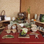 そば処 利庵 - 陶器や漆塗りのギャラリーの様な場所を作ります。定石です