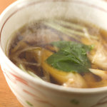 そば酒房 札幌円山 柚 - 親鶏でダシをとった濃厚スープのかしわ