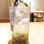 森の机 - キウイジャムのソーダ割り。