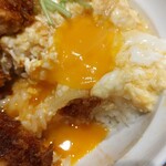 熟成とんかつ フライ家 - 熟成かつ丼 黄身を崩してとろ～り