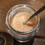 熟成とんかつ フライ家 - 卓上のピンクソルト