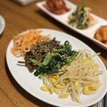 焼肉 味楽亭 - ナムル盛り合わせ