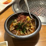 焼肉 味楽亭 - 煮込み(辛)