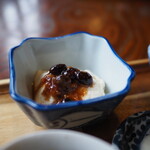 古民家カフェ かっぱ亭 - 焦がし葱醤油の信州サーモン 温玉丼