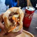 Banh Mi 25 - Bánh mì Pate Xa Xíu（バーベキューポーク・パテ入り）