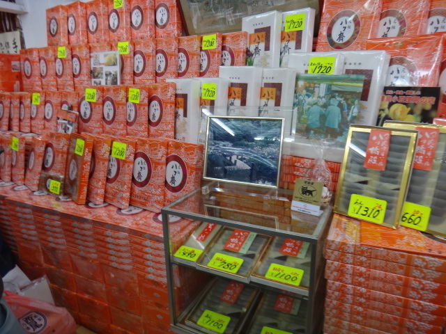 注文を聞いてから一つづつ手作り 「元祖八ツ橋 西尾為忠商店」 : 元祖八ツ橋 西尾為忠商店 清水店