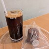 here - アイスコーヒーとカヌレ