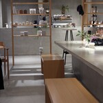 here - 店内
