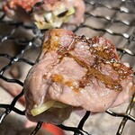 赤丸ヂンギス - 生ラムのねぎ塩焼きを七輪で焼く