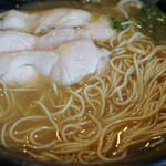 らーめん専門 和海 - スープに投入したところ