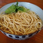 らーめん専門 和海 - かえ玉、細麺です。カエシに和えてあるので、そのまま油そばみたいに食べても美味しい！