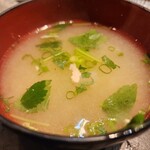 酒場 いっこまっこ - 無料の味噌汁   ちゃんと 魚のあらが入って 魚の旨みが出て とても美味しい