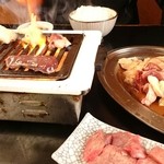 上海 - ガス火で肉を焼きます。