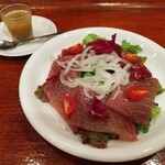 一軒家イタリアン ELSA - マグロのカルパッチョ979円