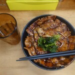 豚大学 新橋校舎 - 豚丼大盛り