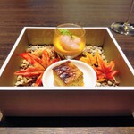 KINO_ - 『アミューズ』
      　・キッシュ（マッシュルーム入り）・ニンジンのババロアと甘エビ