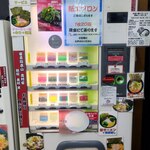 ラーメン 杉田家 - 券売機（店奥）