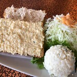 アデリータ - ツナもたまごも明らかに手作り。ひと手間もふた手間もかかっている。