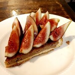 Saint Denis Cafe - イチジクのタルトはダイナミックにイチジクが並んでた。