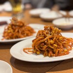 炭火焼肉ホルモン まるは - 辛もやし