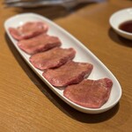 炭火焼肉ホルモン まるは - 