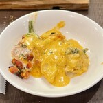 炭焼き＆WINE　利三郎 - 本日の鮮魚のオーブン焼き　アメリケーヌソース