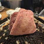 羊肉炭火焼 肉汁屋 - 